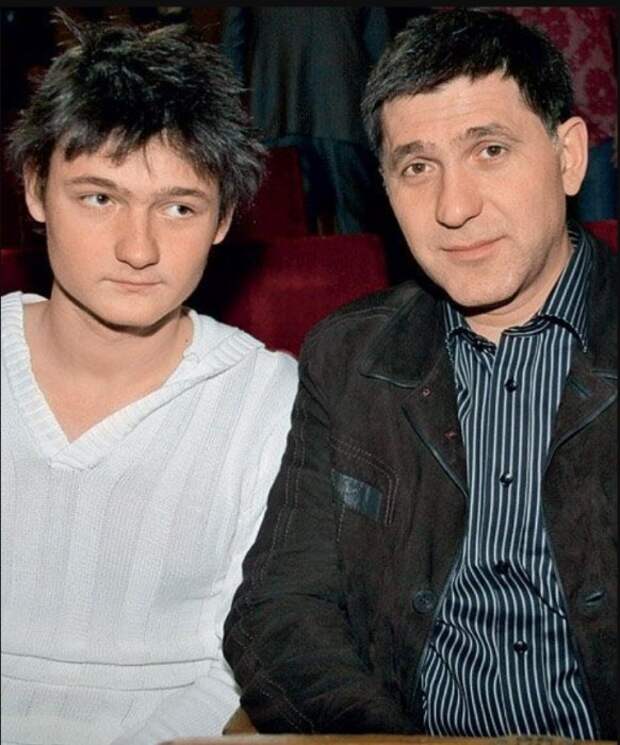 Сергей Пускепалис с сыном. / Фото: www.pinimg.com