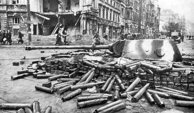 Закопанная «Пантера» в Берлине worldwarphotos.info - Армия, которая умеет воевать | Военно-исторический портал Warspot.ru