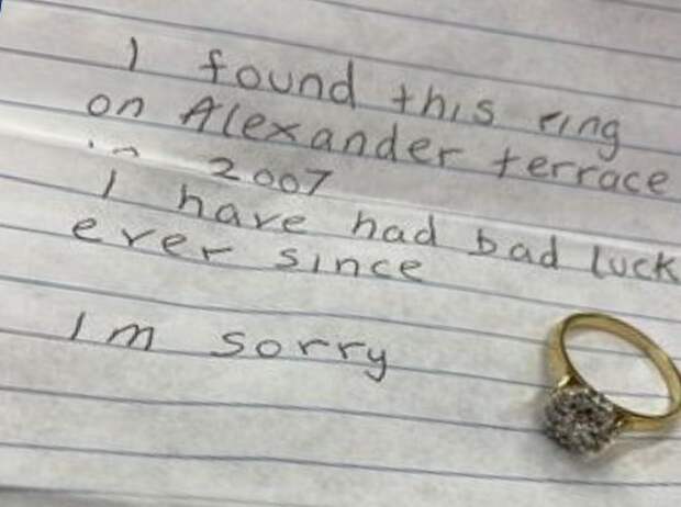 Полиции прислали кольцо с запиской, что оно приносит неудачу, и в полицейском участке начались «странные вещи»