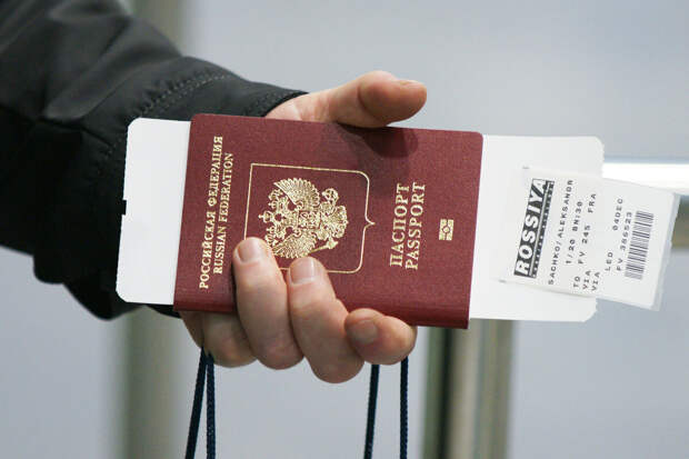 МИД: Польша с апреля перестанет признавать пятилетние загранпаспорта граждан РФ