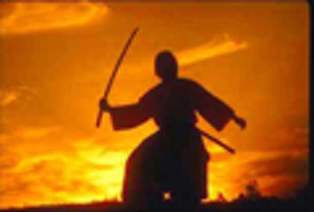 Самурай с мечом катаной