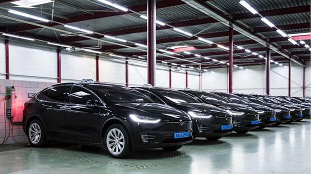 Автовладельцы подали иск на Tesla из-за проблемы с фантомным торможением