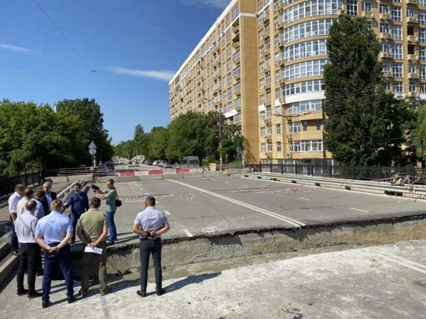 Задача: открыть движение по мосту на улице Толстого в Симферополе через 10 дней