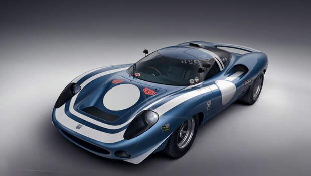 Jaguar xj13. Сама компания Jaguar не раз отмечалась возобновлением ограниченного выпуска разных исторических моделей. Но на этот раз перед нами посторонний проект. И даже не реплика, а «интерпретация» исходника. Но всё равно любопытная.