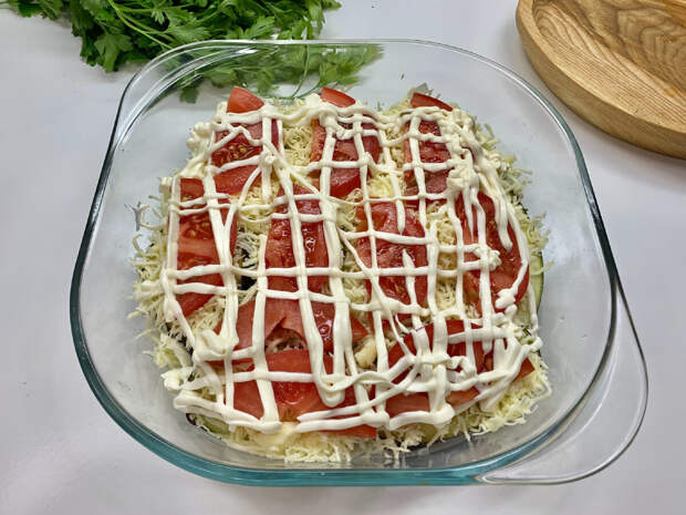 Сочные, очень вкусные, я бы даже сказала, самые вкусные баклажаны получаются по этому рецепту. Такое блюдо просто закуской не назовёшь. Это уже полноценное блюдо, к которому и гарнир не нужен!-5