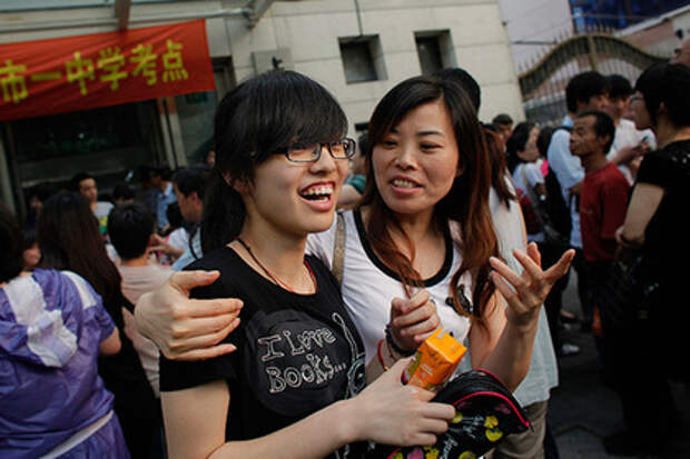 Китайским школьницам рассказали о способах домогаться мужчин