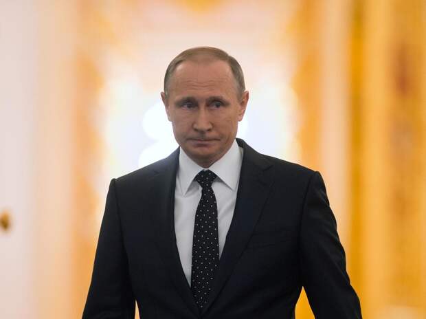 «Извините, пожалуйста, что так неожиданно»: Владимир Путин пришел в гости к жителю Мариуполя