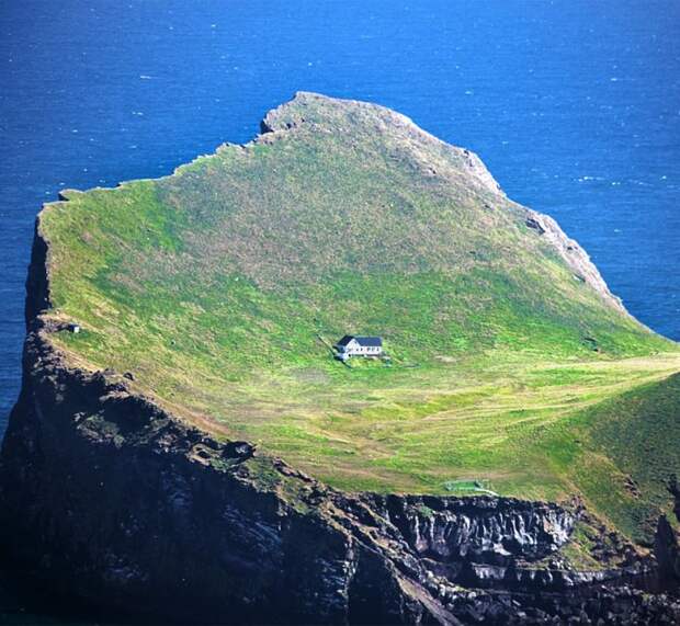 одинокий домик на исландском острове (4)