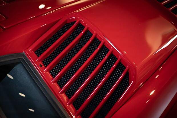 Редкий юбилейный Lamborghini Countach с минимальным пробегом