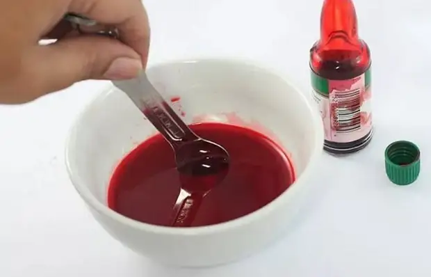 Мясной клей из крови.