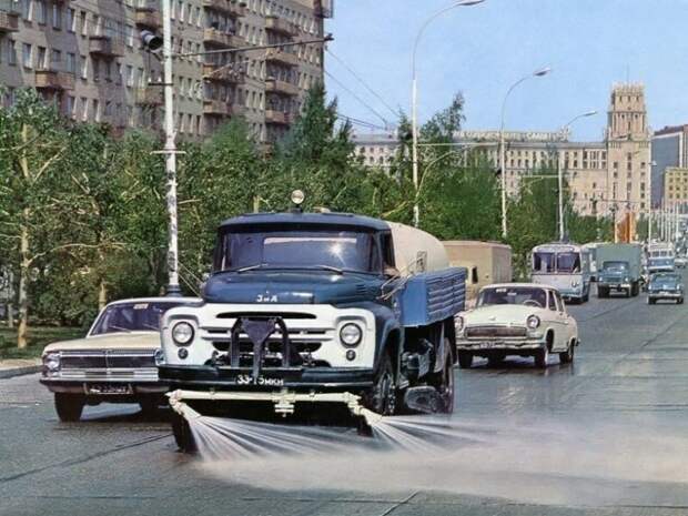 Атмосферные снимки автомобилей времён СССР