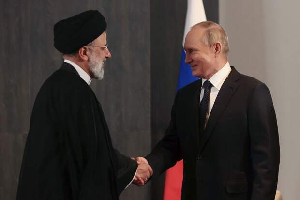 Путин поговорил по телефону с президентом Ирана Раиси