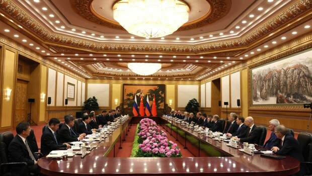 Глава МИД КНР Ван И призвал созвать мирную конференцию с участием и Украины, и России