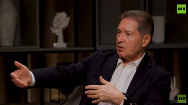 Экс-сотрудник СВР: США уходят на оборонительные позиции и строят «крепость»