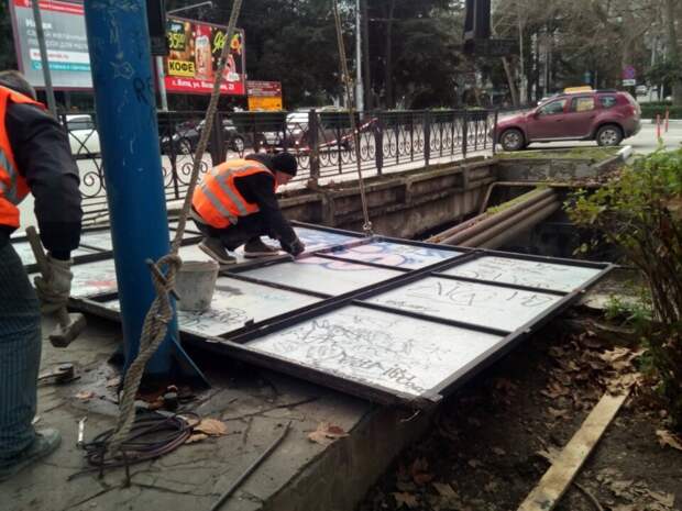 Почти 250 рекламных конструкций демонтировали в Симферополе с начала года