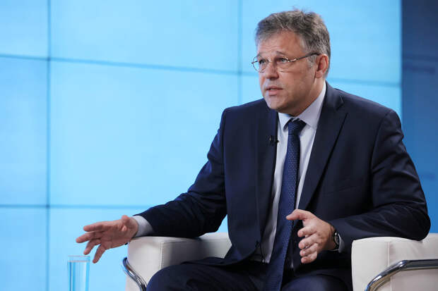 Мирошник: Зеленский готов нарядиться в юбку, чтобы привлечь внимание Трампа