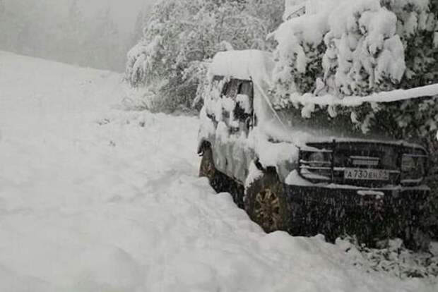 Горы и предгорья Адыгеи и Краснодарского края засыпало снегом