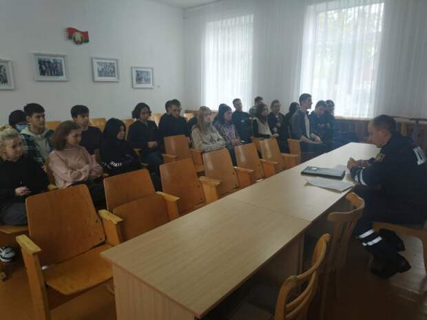 Встреча учащихся IX - XI классов с представителем отдела по наркоконтролю и противодействию торговле людьми.