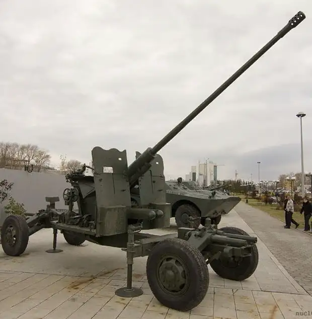 Автоматическая зенитная пушка АЗП-57. АЗП-57 комплекс с-60. АЗП-57 калибра 57 мм. Зенитная пушка с-60 калибра 57 мм.