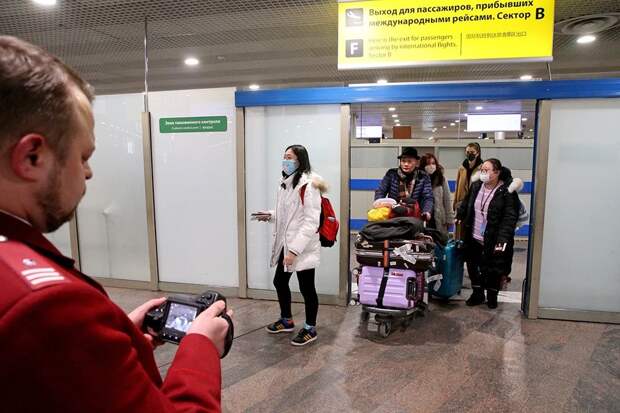 Рейс из Москвы в Китай отменили из-за идентичных тестов на COVID у 190 пассажиров