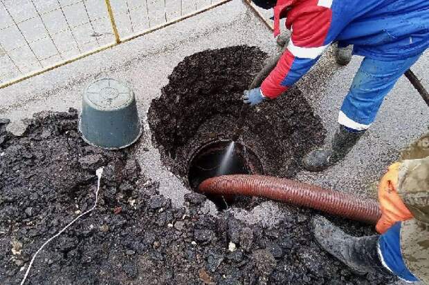 В Тамбове восстановили водопроводный колодец на проезжей части улицы Гастелло