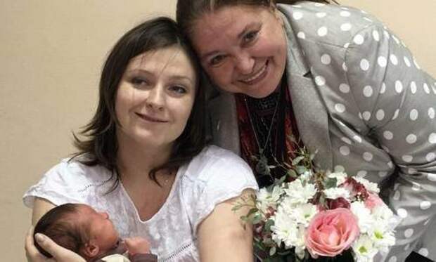 Мария Бурляева с мамой и новорожденным младшим сыном.