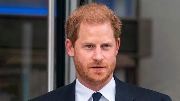 Daily Mail: принц Гарри из-за смерти Елизаветы II решил исправить готовые мемуары