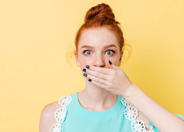 Почему утром плохо пахнет изо рта — объяснение простыми словами