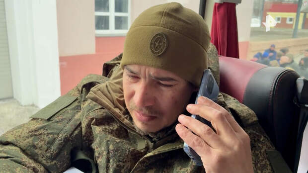 Вернувшиеся из украинского плена бойцы ВС РФ позвонили родным