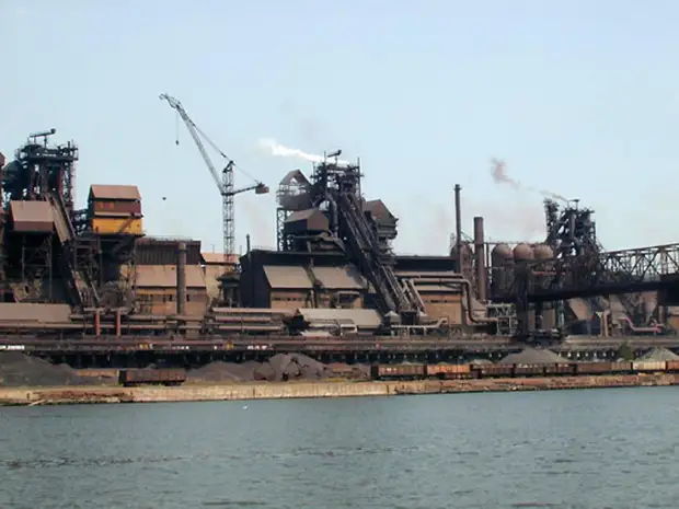 В Сети появилось видео с беспилотника над территорией завода "Азовсталь"