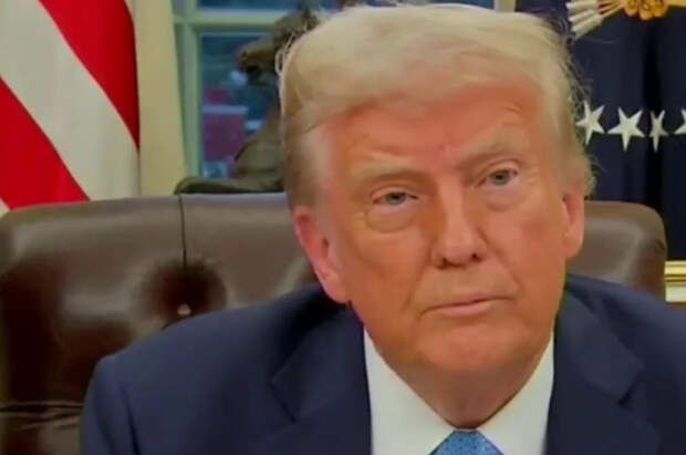 Трамп пошутил, что может задержаться в Белом доме после окончания срока