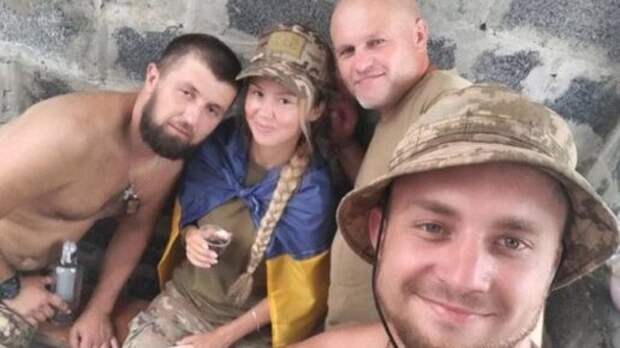 Боевики ВСУ жестоко надругались над «валькирией Зеленского». Норвежку-наемницу после пикантных фото лишили возможности передвигаться