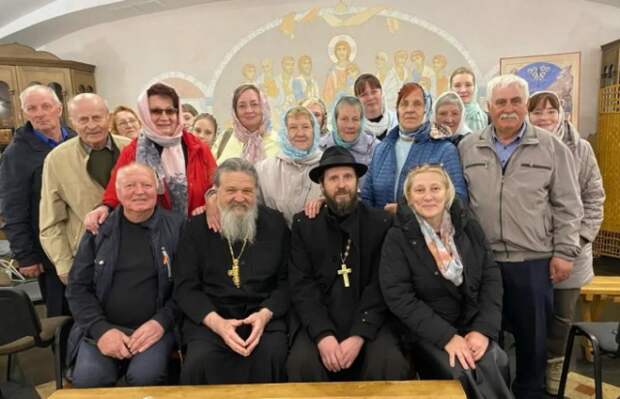 Почетный гражданин района организовал поездку для земляков по духовным местам столицы.