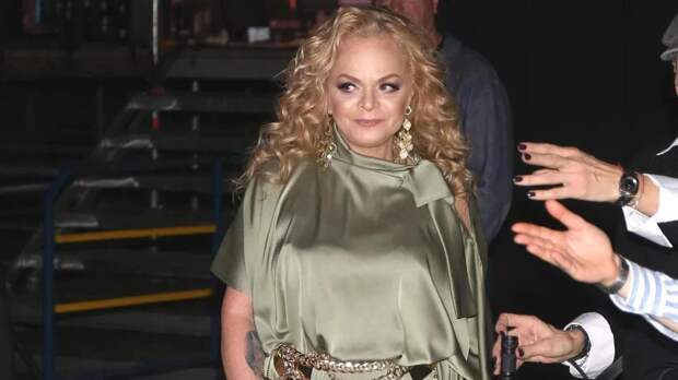 Автор хитов Ларисы Долиной опроверг слухи о том, что новую песню она посвятила квартире в Хамовниках