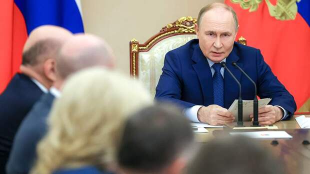 Путин призвал опережать динамику глобальной экономики