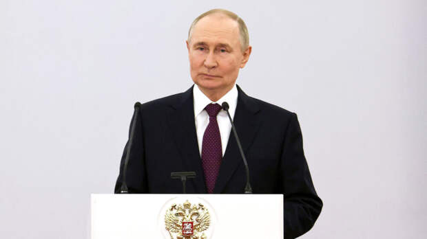 Президент РФ призвал власти регионов повысить зарплаты студентам в стройотрядах