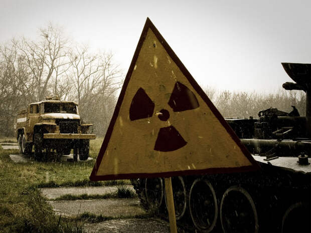 Порошенко задействовал на Донбассе зараженную радиацией технику