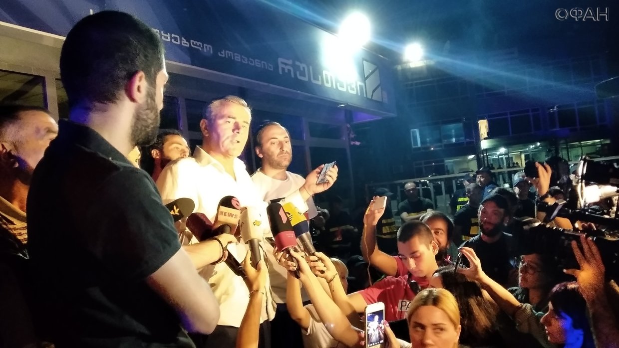 В Совфеде призвали не реагировать на брань грузинского журналиста в адрес Путина В Совфеде призвали не реагировать на брань грузинского журналиста в адрес Путина