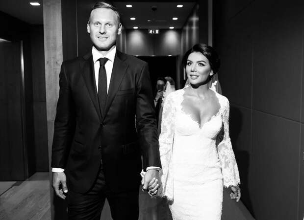 Анна Седокова попала в скандал на фоне похорон Яниса Тиммы