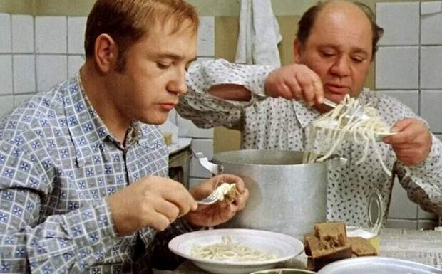 В Советском Союзе даже макароны ели с хлебом В Советском Союзе даже макароны ели с хлебом