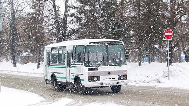 В Алтайском крае отменили более 90 междугородних автобусных рейсов из-за непогоды