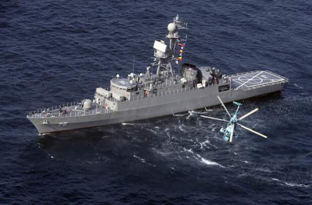 Тактика морских дронов: Флот США под угрозой. Начали в Чёрном море, теперь – в Красном