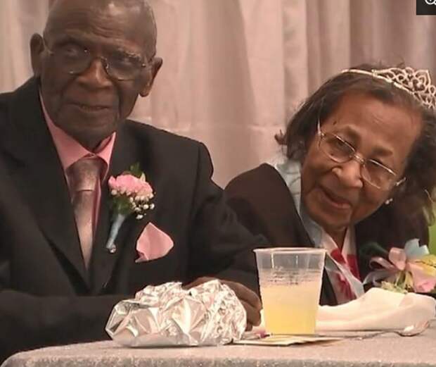 Муж и жена на 82-летнюю годовщину брака раскрыли секрет крепких отношений Секрет, Отношения, Супружество, Доброта