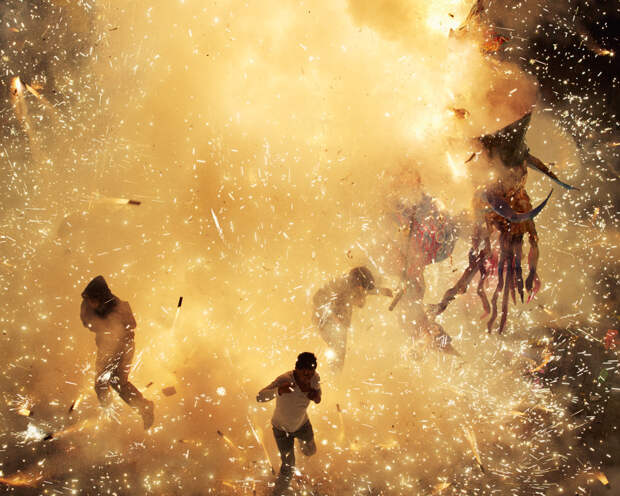 thomas prior 2 Сногсшибательная пиротехника   мексиканцы отжигают на фестивале фейерверков
