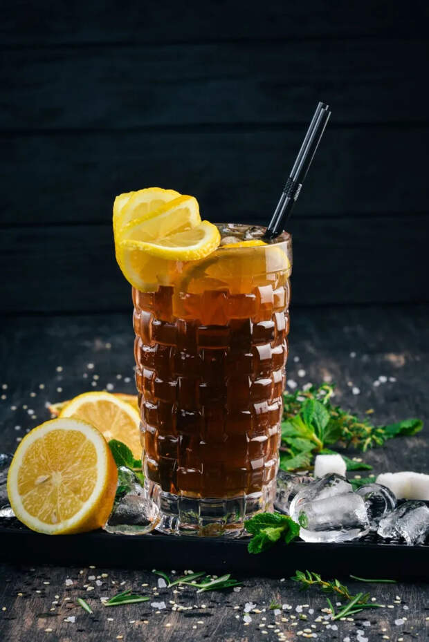 Показатели повышает, но не вызывает гипертонию: люди с высоким давлением тоже могут пить кофе