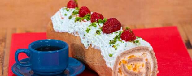 Бисквитный рулет с творогом и курагой вкусный рецепт с фото пошагово и видео
