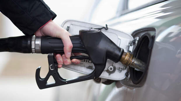 Car fueling at the gas station