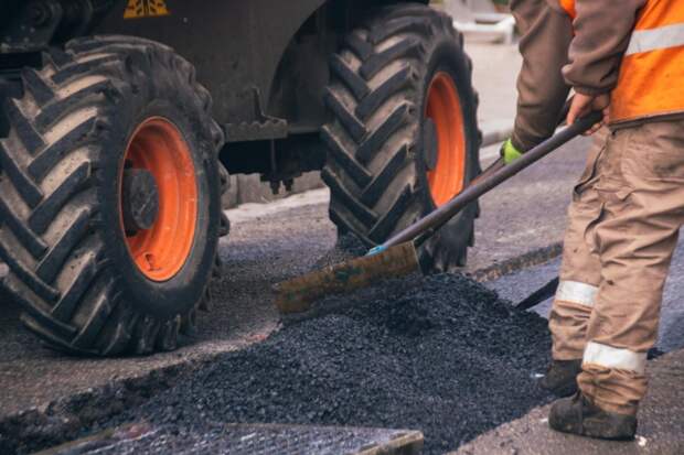 В Ставропольском крае подрядчик при ремонте дороги устроил свалку отходов на землях водного фонда