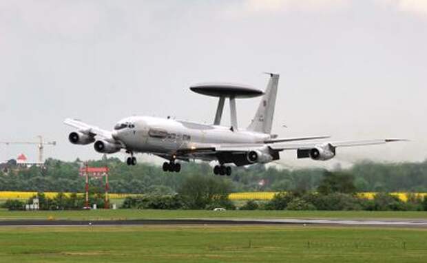 На фото: Боинг E-3A Sentry Awacs