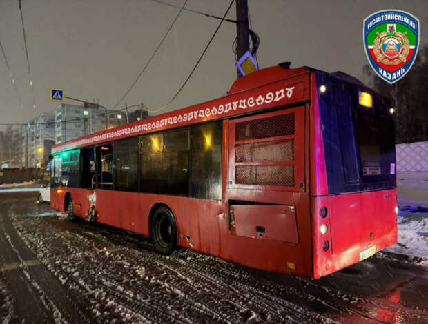 В Казани произошло массовое ДТП с участием красного автобуса